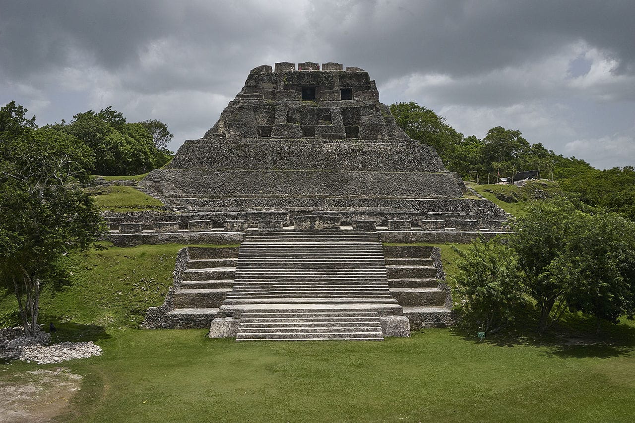 ruins of mayan buildings in belize